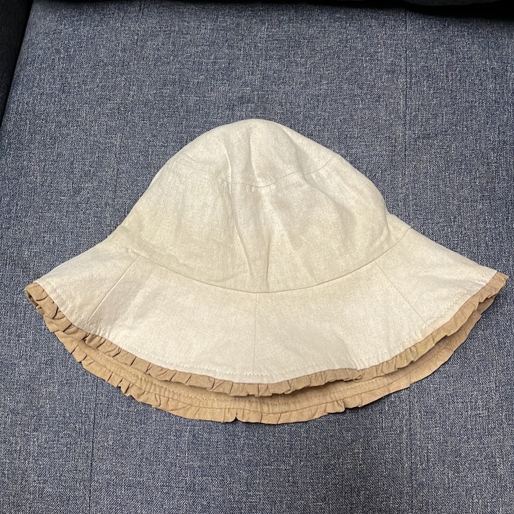 Reversible Linen Ruffle Hem Bucket Hat - Picture 9 of 10